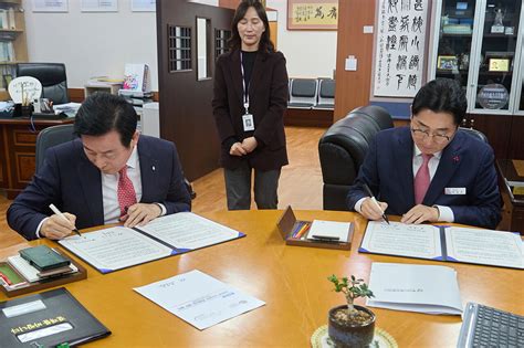 충남신용보증재단 아산시와 60억 원 지원 소상공인 특례보증 업무협약 체결