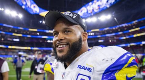 NFL Sorpresa Aaron Donald anuncia su retiro después de 10 exitosas