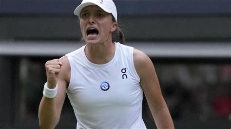 Swiatek devance Bencic pour son premier quart de finale à Wimbledon