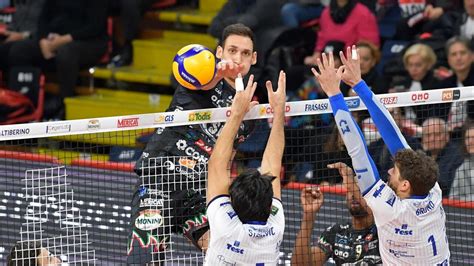 Superlega La Sir Safety Susa Perugia Si Prepara Per Il Match Di Modena