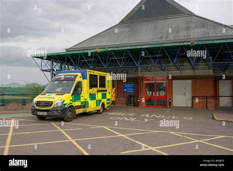 Entrance to the Accident and Emergency (A&E) department at Salisbury ...