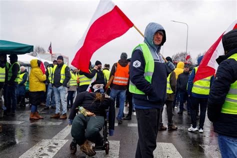 Polish farmers block the road to the border crossing during a protest in Okopy - AGCanada