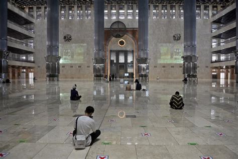 Jadwal Sholat Kota Surabaya Hari Ini Oktober Republika Online