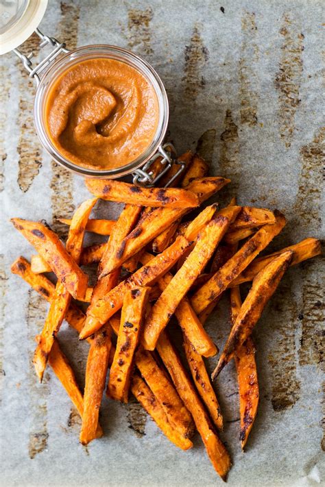 Homemade vegan bbq sauce with sweet potato fries - Lazy Cat Kitchen