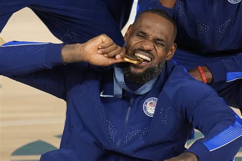 LeBron se siente muy honrado por su tercer oro olímpico en baloncesto