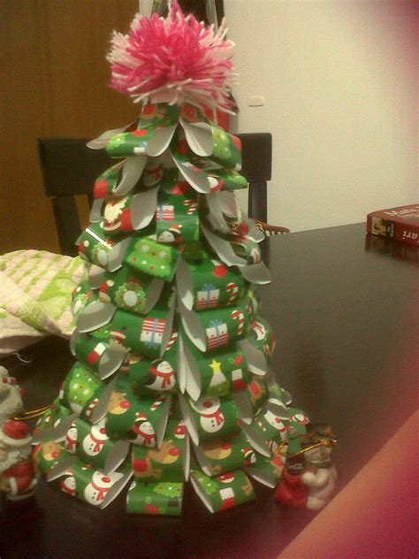 Peque O Arbolito De Navidad Hecho Con Cono De Telgopor Y Papel Con