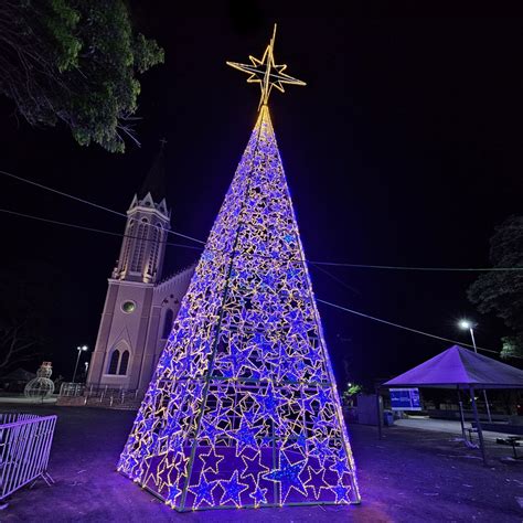 Árvore de Natal Luminosa Gigante LED Fabricada em Estrutura Metálica