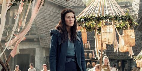 The Wheel Of Time S Rosamund Pike Explains Surprise Queer Twist