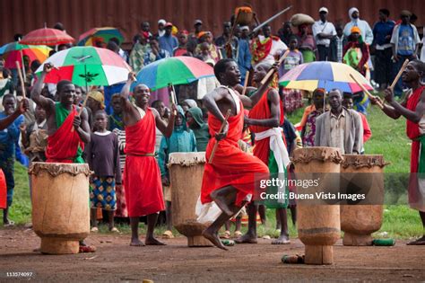 Men Dancing A Burundis Typical Dance High Res Stock Photo Getty Images