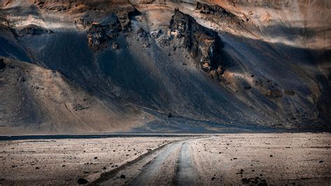 Iceland F-roads: Essential Info and How to Drive on Them