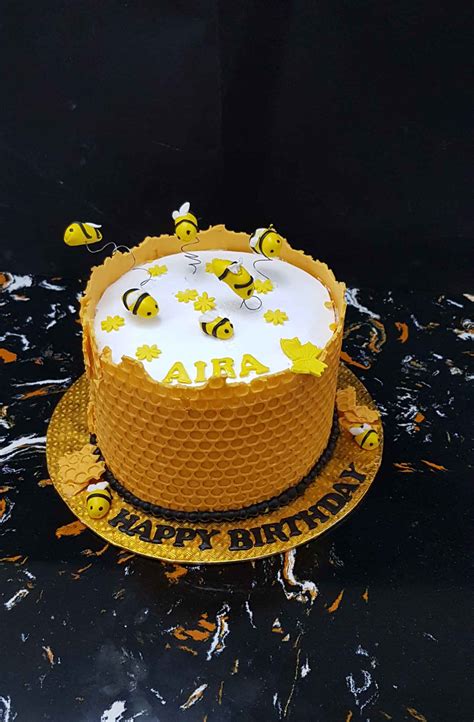 bee cake 3