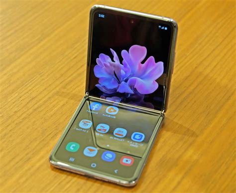 Kddi、縦折りスマホ「galaxy Z Flip」を2月28日に発売 税込17万9360円 Itmedia News