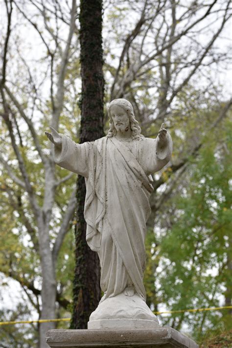 Monumental Sculpture of Jesus Christ Crucifixion · Free Stock Photo