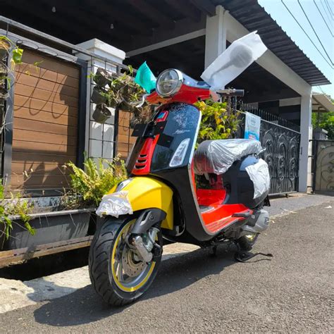 Vespa Primavera X Disney Mickey Mouse 150cc Iget ABS LED 2023 Motor