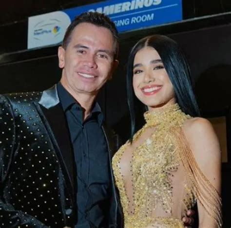 Novia de Jhonny Rivera mostró a su papá Se ve más joven que el novio