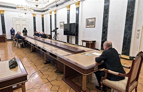 Photos Putin Keeps His Distance During Meetings