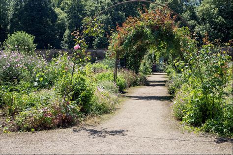 Lincolnshire Cam: Normanby Hall & Gardens.