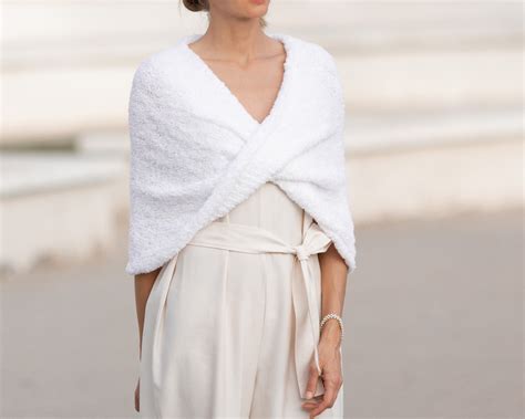 White Bridal Wrap Hand Knit Faux Fur Capelet Winter Wedding Etsy