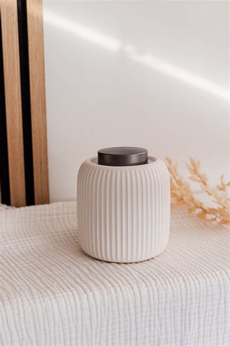 White Java Urn Wit 1 25L Hoogwaardig Keramiek Moderne Urn