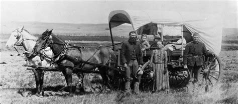 Covered Wagons Heading West Life On The Oregon Trail