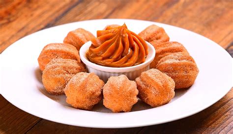 Aprenda A Fazer Este Delicioso Mini Churros Acompanhado Com O Doce De