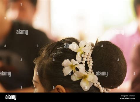 Flores En La Cabeza Fotografías E Imágenes De Alta Resolución Alamy