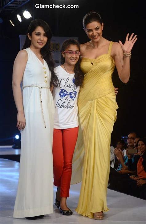 Sushmita Sen with Daughter Renee at Smile Foundation Charity Fashion ...