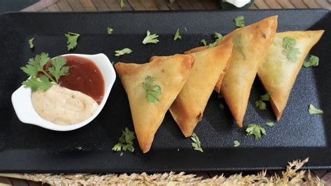 Chicken Malai Samosa Creamy Chicken Samosa Chicken Cheese Samosa