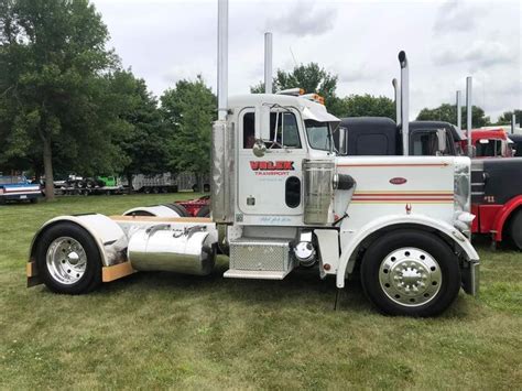 Pin On Big Rigs In Peterbilt Trucks Custom Trucks Peterbilt