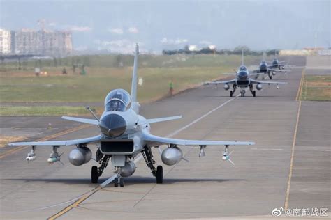 南部战区空军航空兵某旅组织大强度、高难度、多批次空战训练