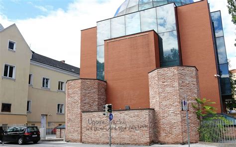 ‘Free Palestine’ graffiti sprayed on Austrian synagogue | The Times of ...