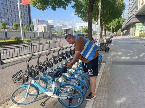 600辆“小蓝车”亮相华新街头，市民绿色出行更便捷！澎湃号·政务澎湃新闻 The Paper