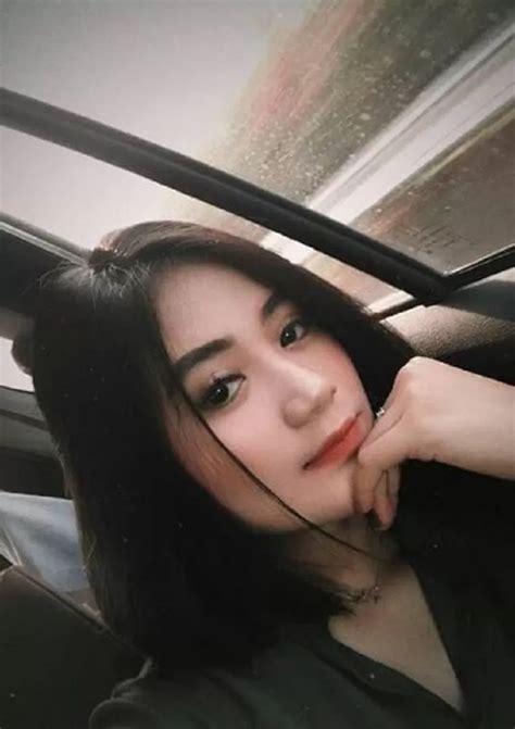 Potret Cicilia Pinontoan Pramugari Cantik Yang Diduga Selingkuhan