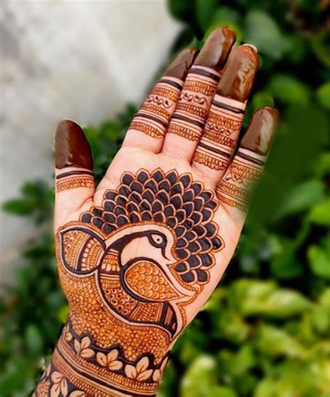 Feathered Beauty: Intricate Peacock Mehendi Patterns - TailoringinHindi