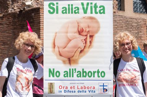 Aborto Pro Vita Famiglia Non Entreremo Nei Consultori LaPresse