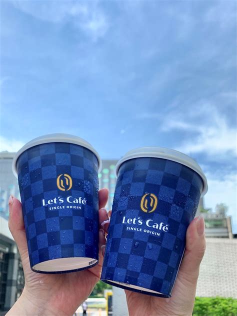 【全台】補班當然要喝買一送一！全家補班日推「lets Café拿鐵、抹茶拿鐵買一送一」以及lets Café美式6杯6折、可可泡芙蛋糕3入