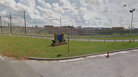 At least 2 staff members and 2 inmates hurt in Georgia 'prison riot ...