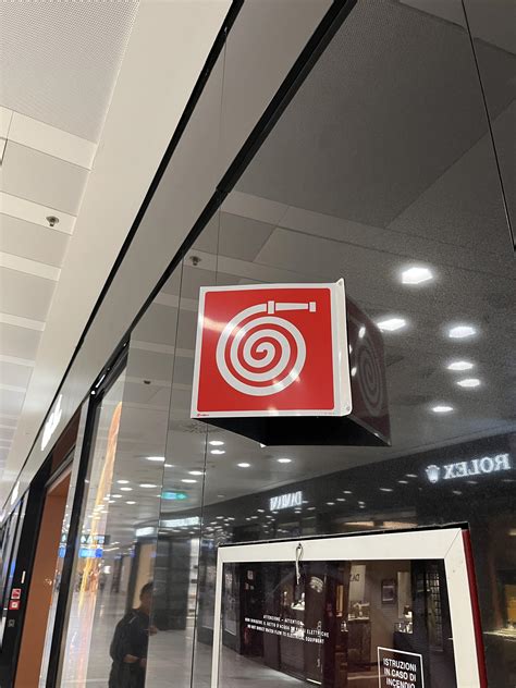 Italian warning sign passing through. Continue on. : r/dreamcast