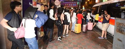 警灣仔掃黃搗4淫窩拘30人 香港商报