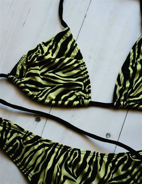Corpi Triangulito Bikini Tiger Brujas Indumentaria