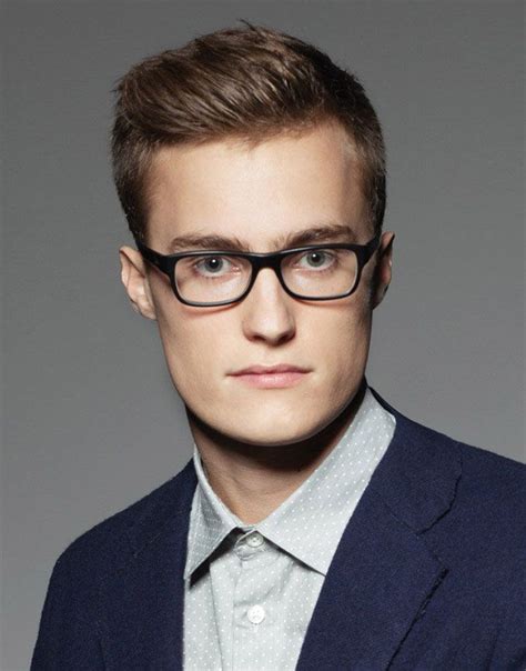 20 Coolest Hairstyles For Men With Glasses 2023 Guide Hottest Haircuts