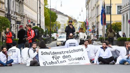 M Nchen Klima Aktivisten Blockieren Stra E Zwischen Stachus Und