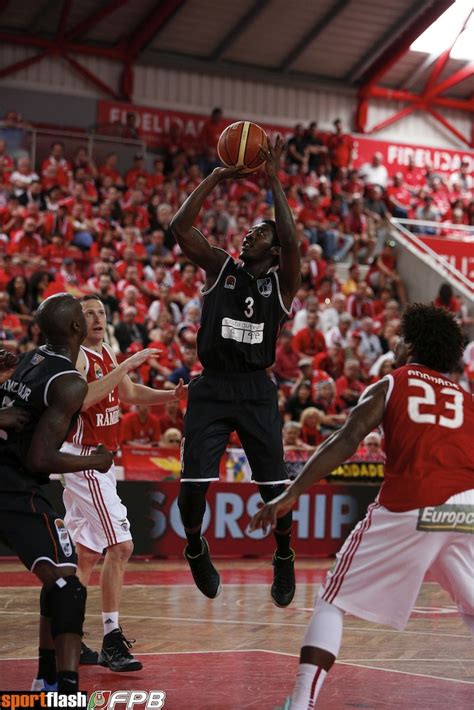 Benfica Aumenta Vantagem Na Final