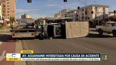 Bom Dia Ceará Caminhão tomba na avenida Aguanambi e bloqueia parte da