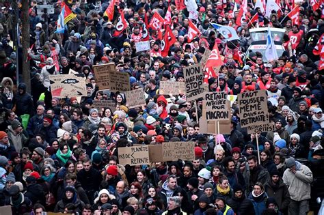 Proteste De Amploare La Paris I N Alte Ora E Mpotriva Reformei