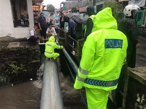 Hujan Deras Bocah Tahun Di Malang Hanyut Terbawa Arus Air Selokan