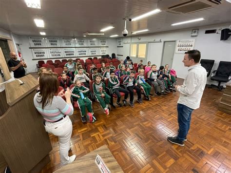 Estudantes Da Escola Bento Munhoz Da Rocha Neto Conhecem O Poder