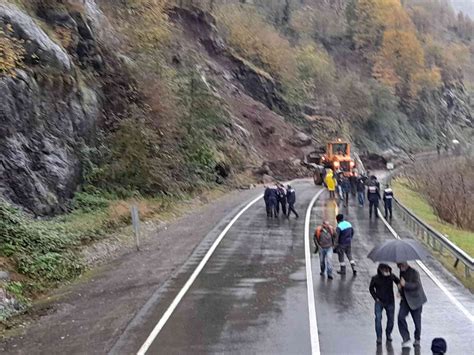 Şalpazarı Beşikdüzü karayolunda heyelan Trabzon Haberleri