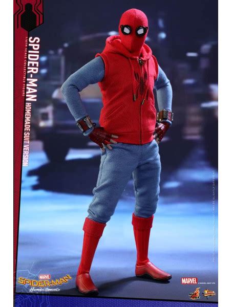 Коллекционная фигурка Человек-паук (домашний костюм) от Hot Toys купить ...