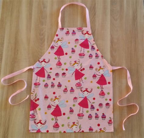 Tablier De Cuisine Enfant Cupcakes Et F Es Rose Ecole Et Loisirs Par